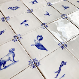 Delfts blauwe tegels geschilderd bij Atelier Veldhuis